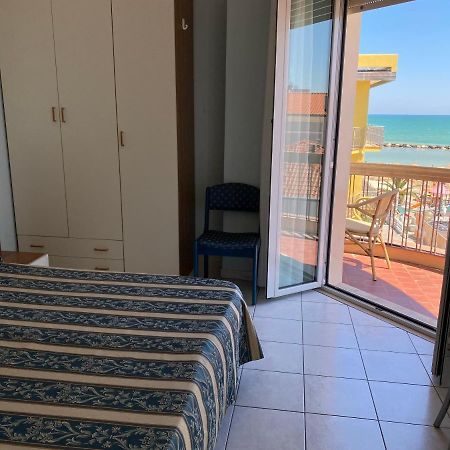 Hotel Acapulco Viserbella di Rimini エクステリア 写真
