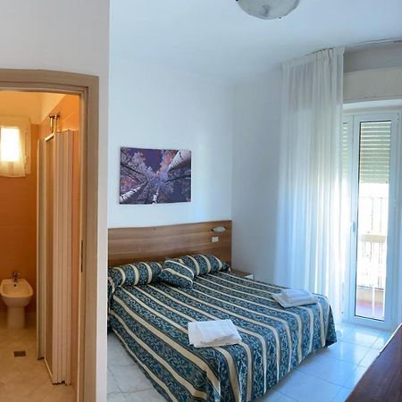 Hotel Acapulco Viserbella di Rimini エクステリア 写真