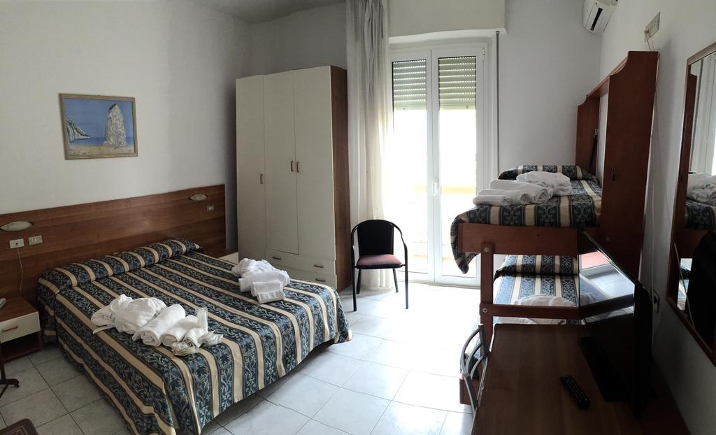 Hotel Acapulco Viserbella di Rimini エクステリア 写真