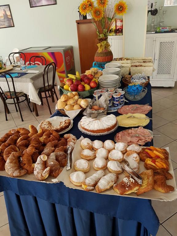 Hotel Acapulco Viserbella di Rimini エクステリア 写真