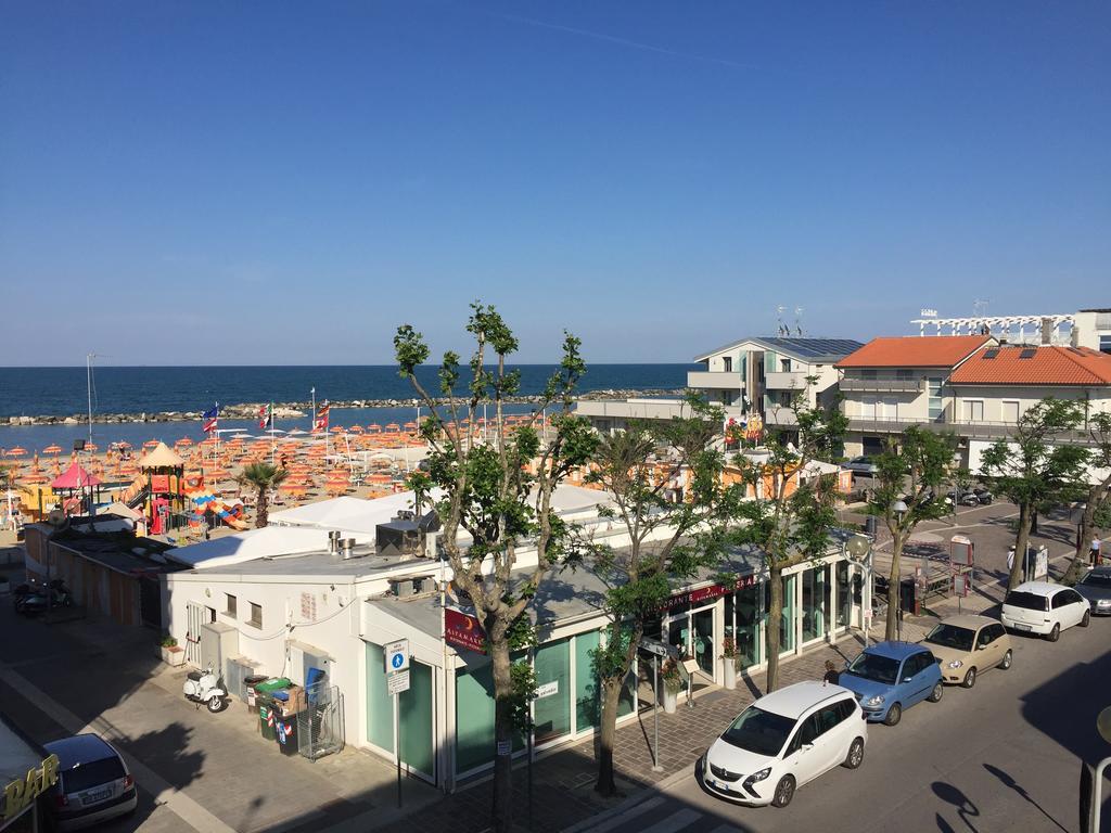 Hotel Acapulco Viserbella di Rimini エクステリア 写真