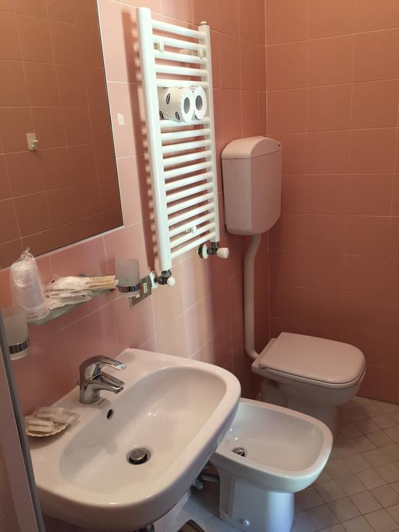 Hotel Acapulco Viserbella di Rimini エクステリア 写真
