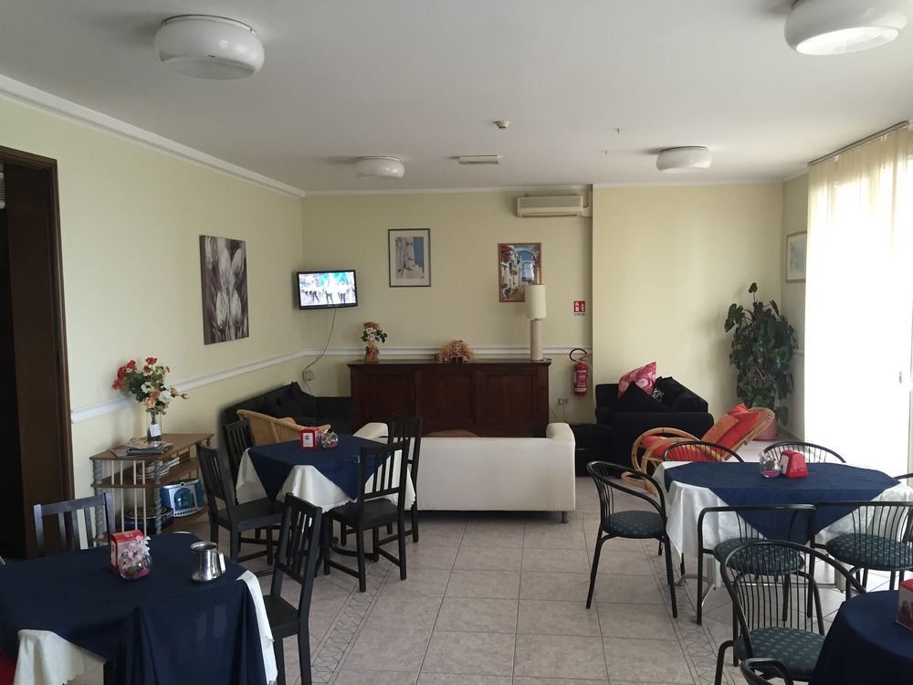 Hotel Acapulco Viserbella di Rimini エクステリア 写真
