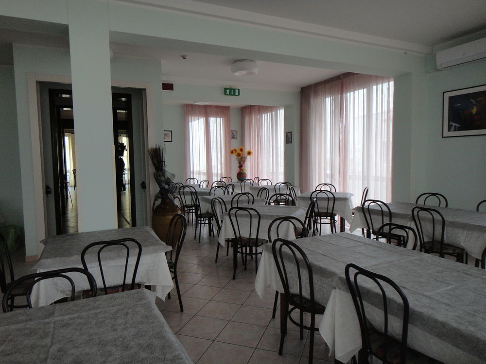 Hotel Acapulco Viserbella di Rimini エクステリア 写真