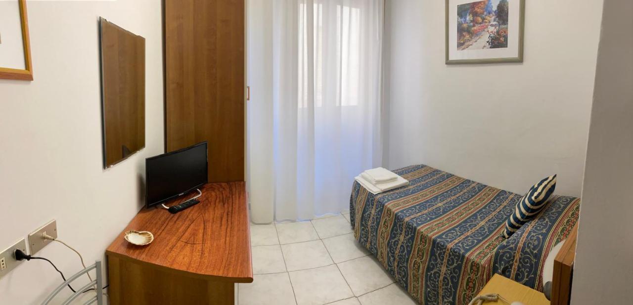 Hotel Acapulco Viserbella di Rimini エクステリア 写真