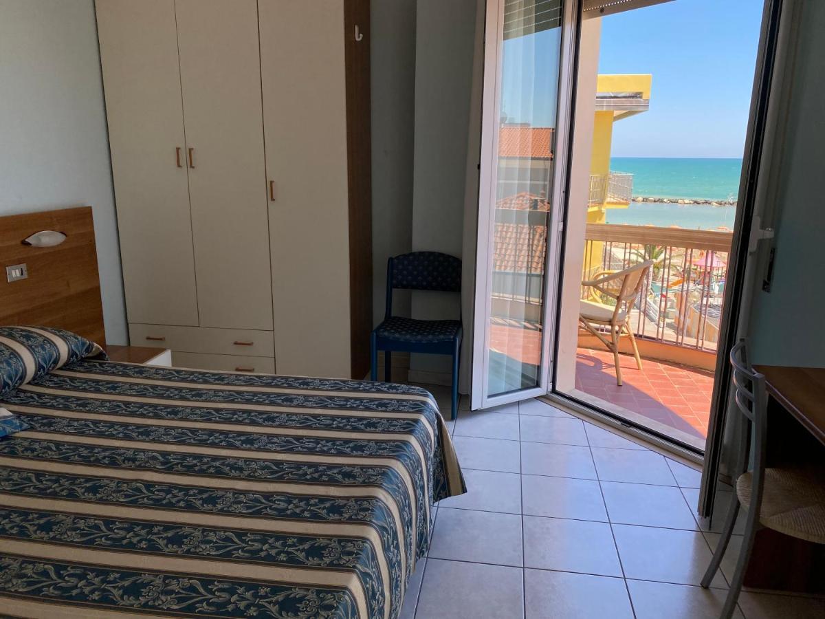 Hotel Acapulco Viserbella di Rimini エクステリア 写真
