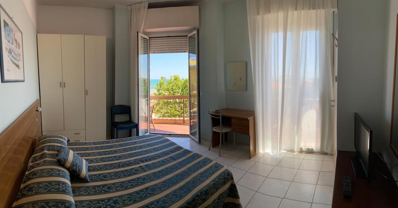 Hotel Acapulco Viserbella di Rimini エクステリア 写真